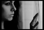 volver, criada, mirada tras la ventana, volviendo mis pasos, tristeza, melancolia, blanco y negr.jpg